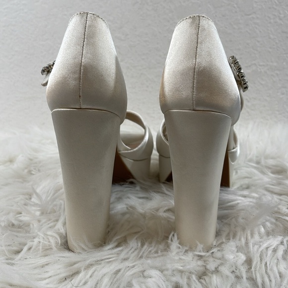 LULUS Crushest White Satin Rhinestone Ankle-Strap Chunky Heels Size 8.5 NEW - Picture 6 of 15